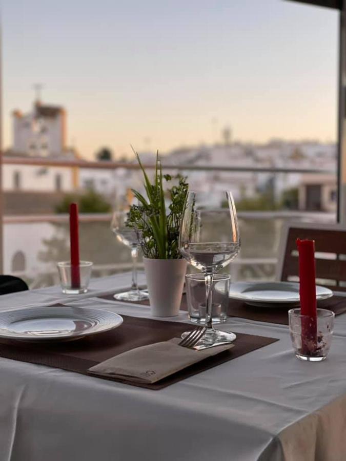 Novo Apartahotel & Restaurante Las Cabezas de San Juan Buitenkant foto